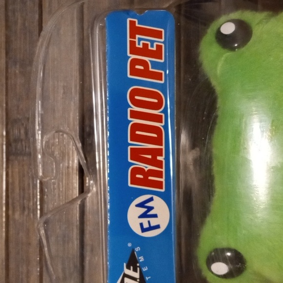 RARE 2004 Vintage PLUSH FROG FM RADIO, HEADPHONES & CLIP T.D.E. RADIO PET - Picture 4 of 11